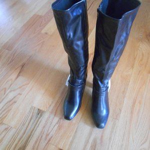 New with tags on box New Directions size 9 M brown boots.